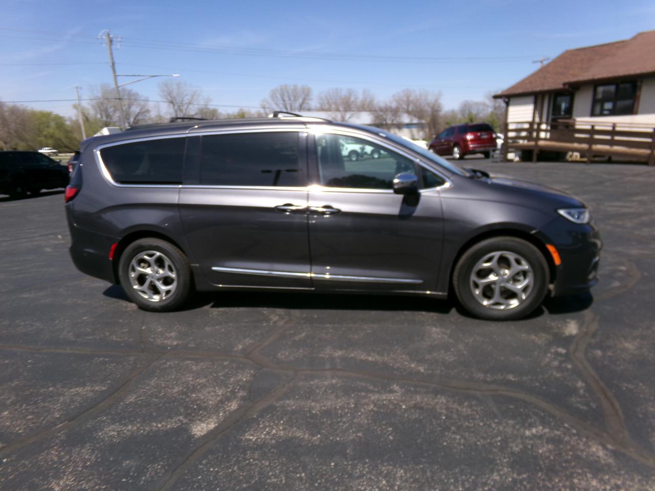Chrysler Pacifica Limited FWD 2022