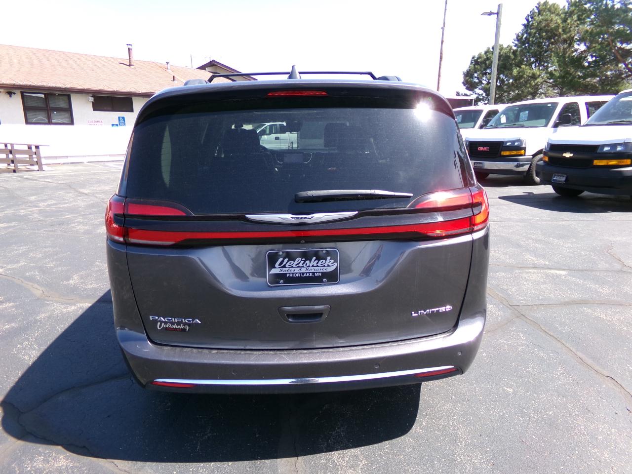 Chrysler Pacifica Limited FWD 2022