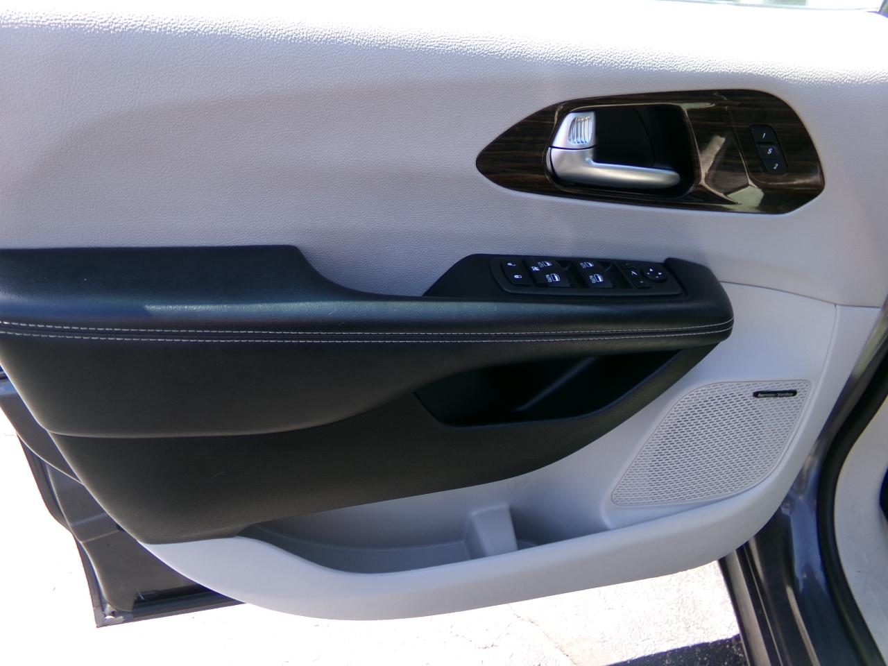 Chrysler Pacifica Limited FWD 2022