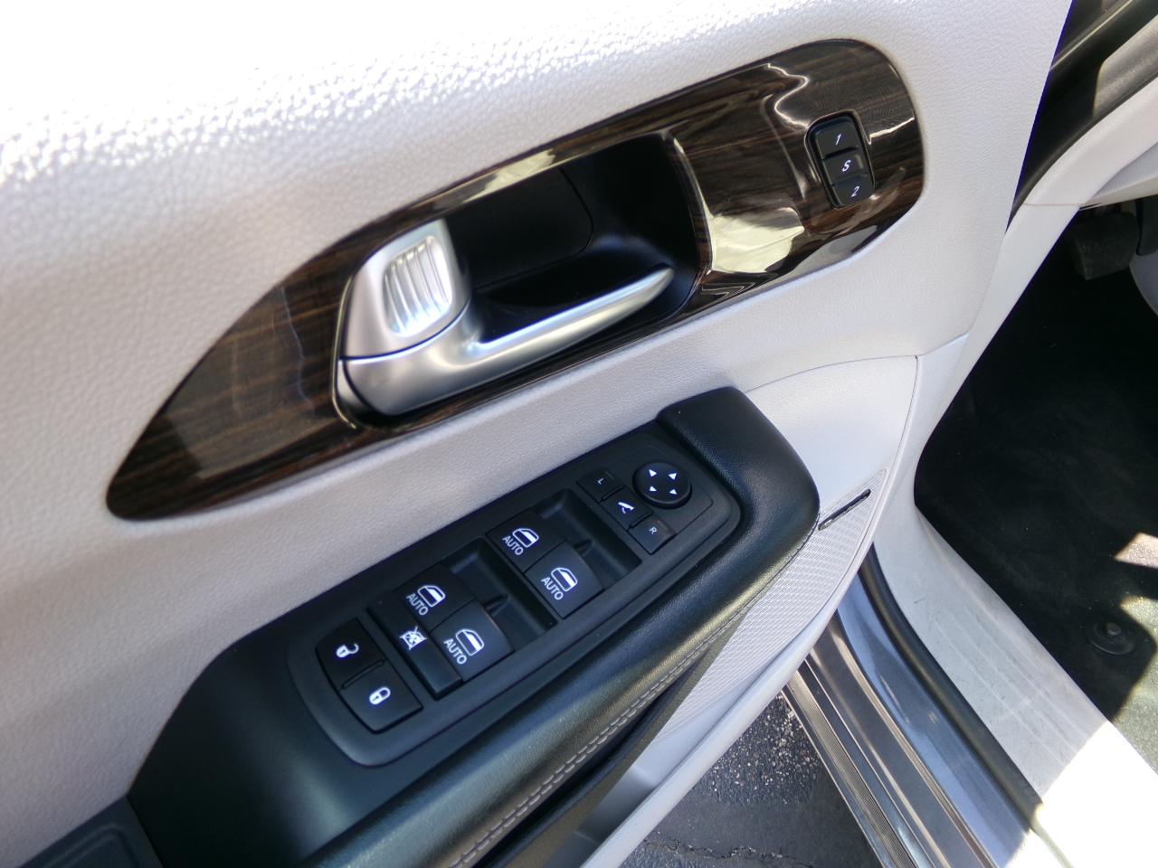 Chrysler Pacifica Limited FWD 2022