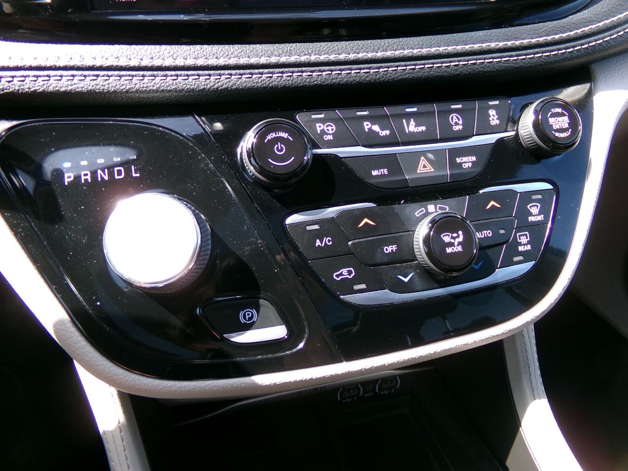Chrysler Pacifica Limited FWD 2022