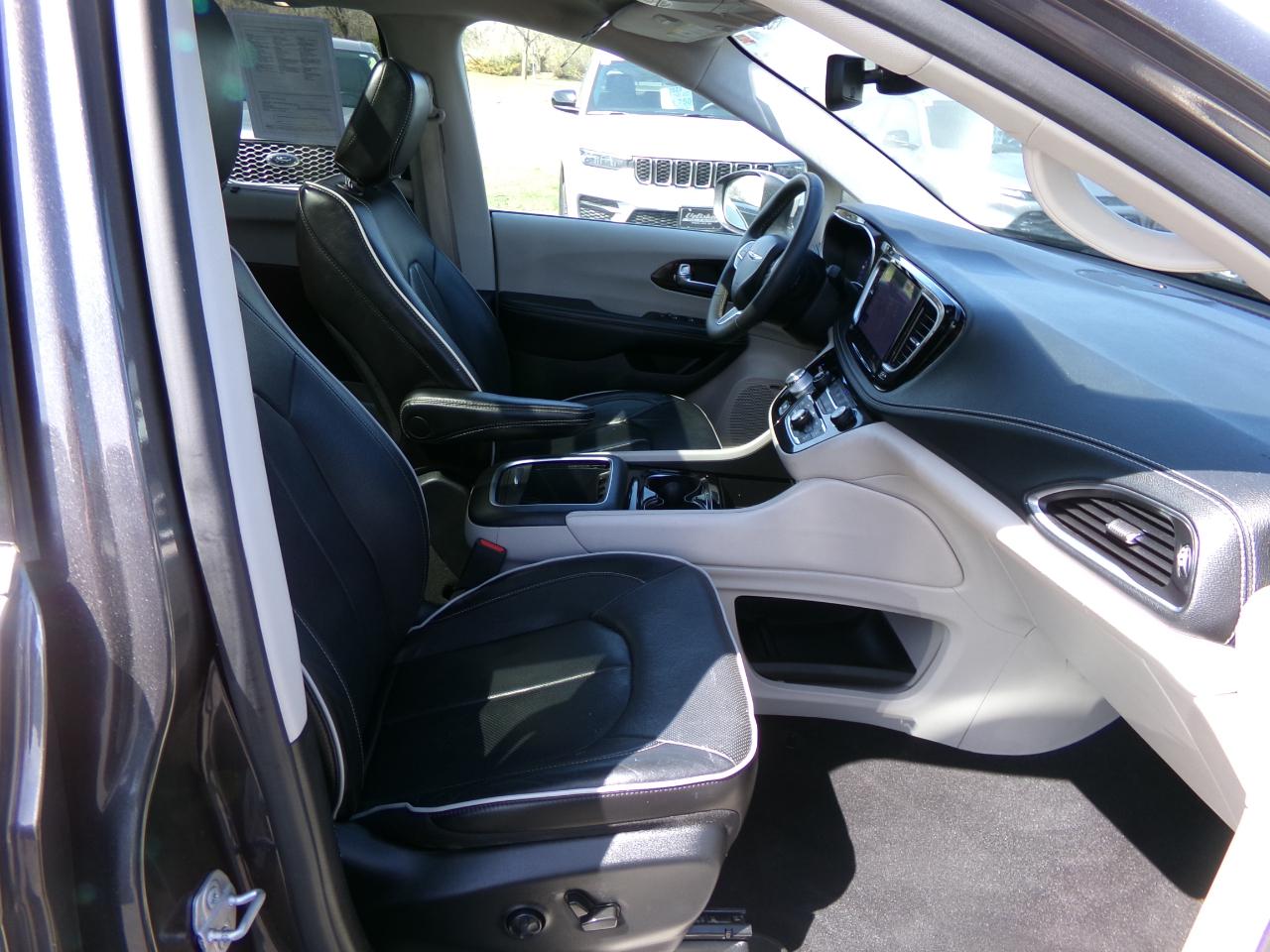 Chrysler Pacifica Limited FWD 2022