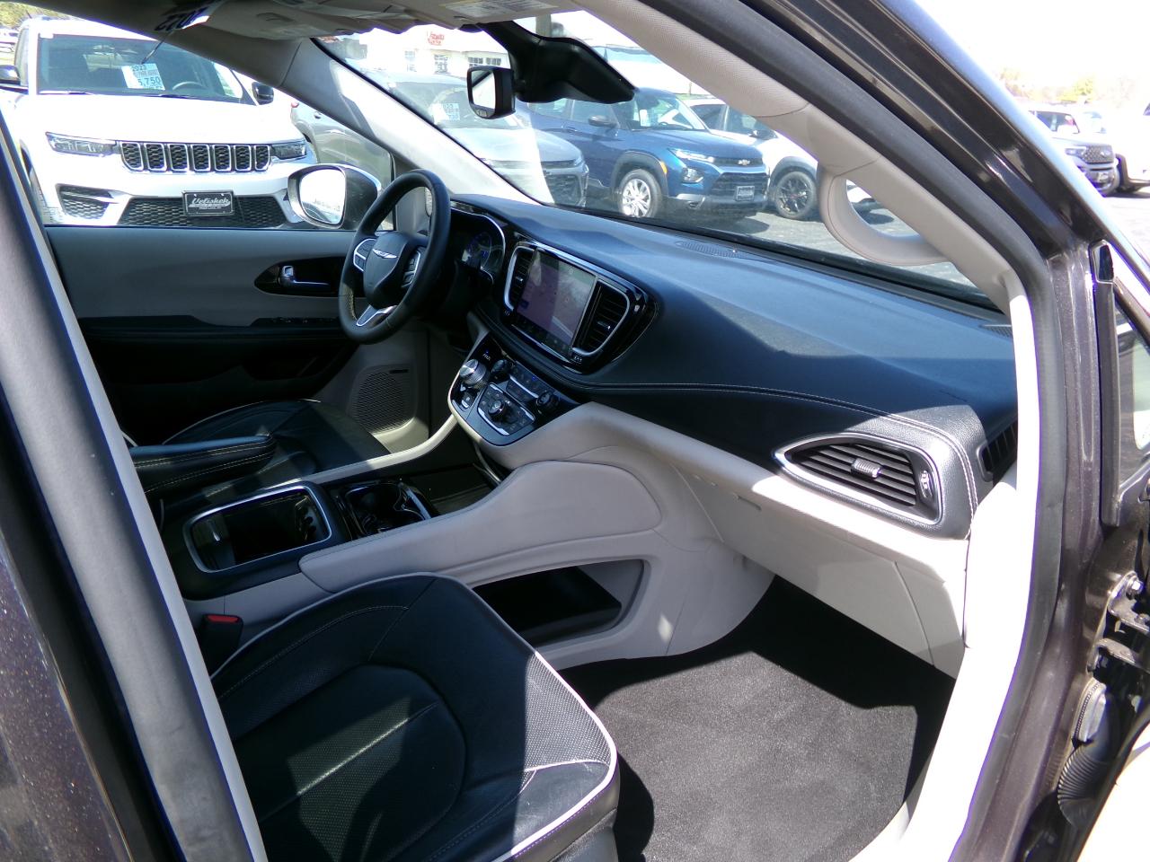 Chrysler Pacifica Limited FWD 2022