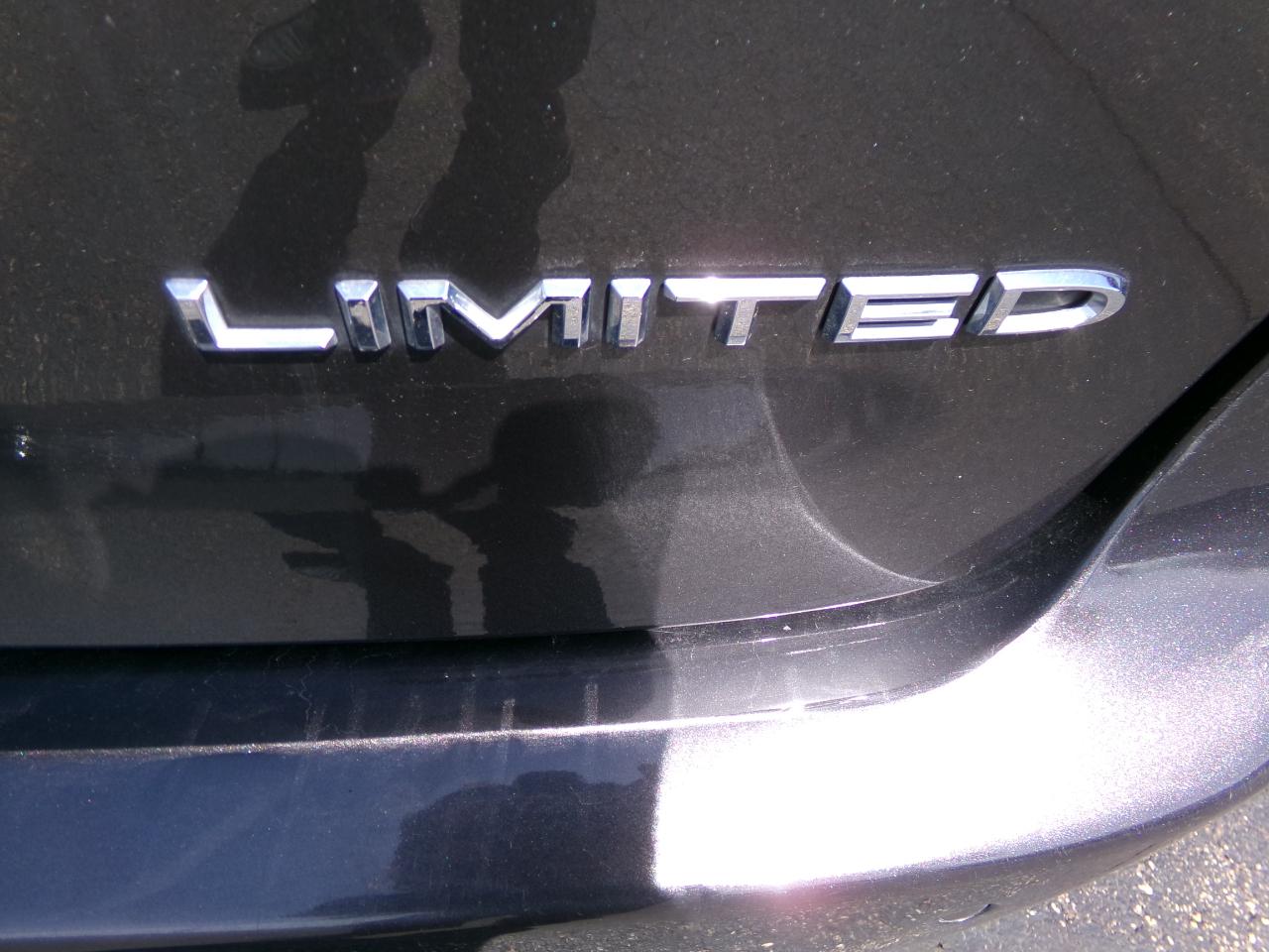 Chrysler Pacifica Limited FWD 2022