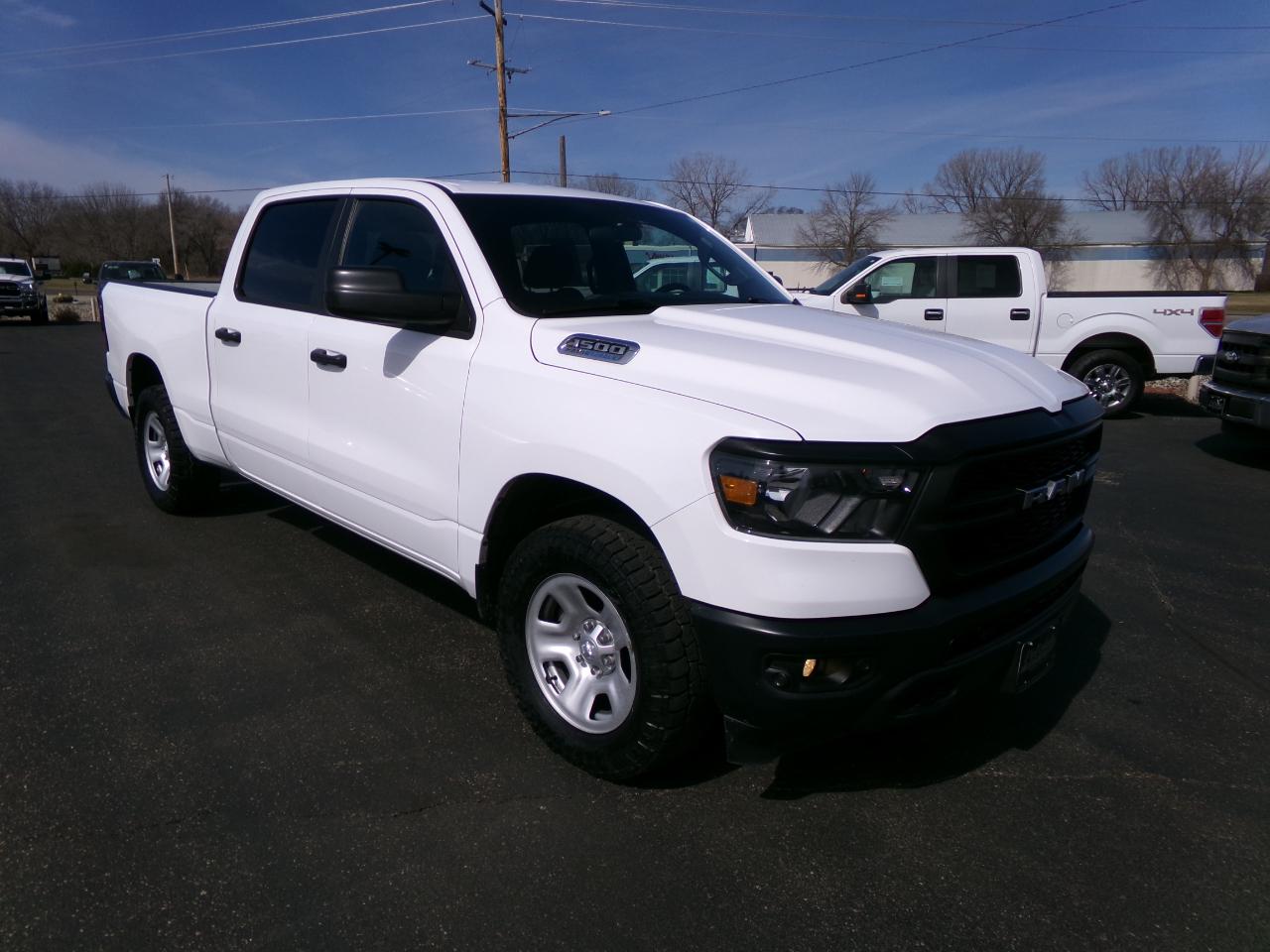 RAM 1500 Tradesman 4x4 Crew Cab 6'4" Box 2023