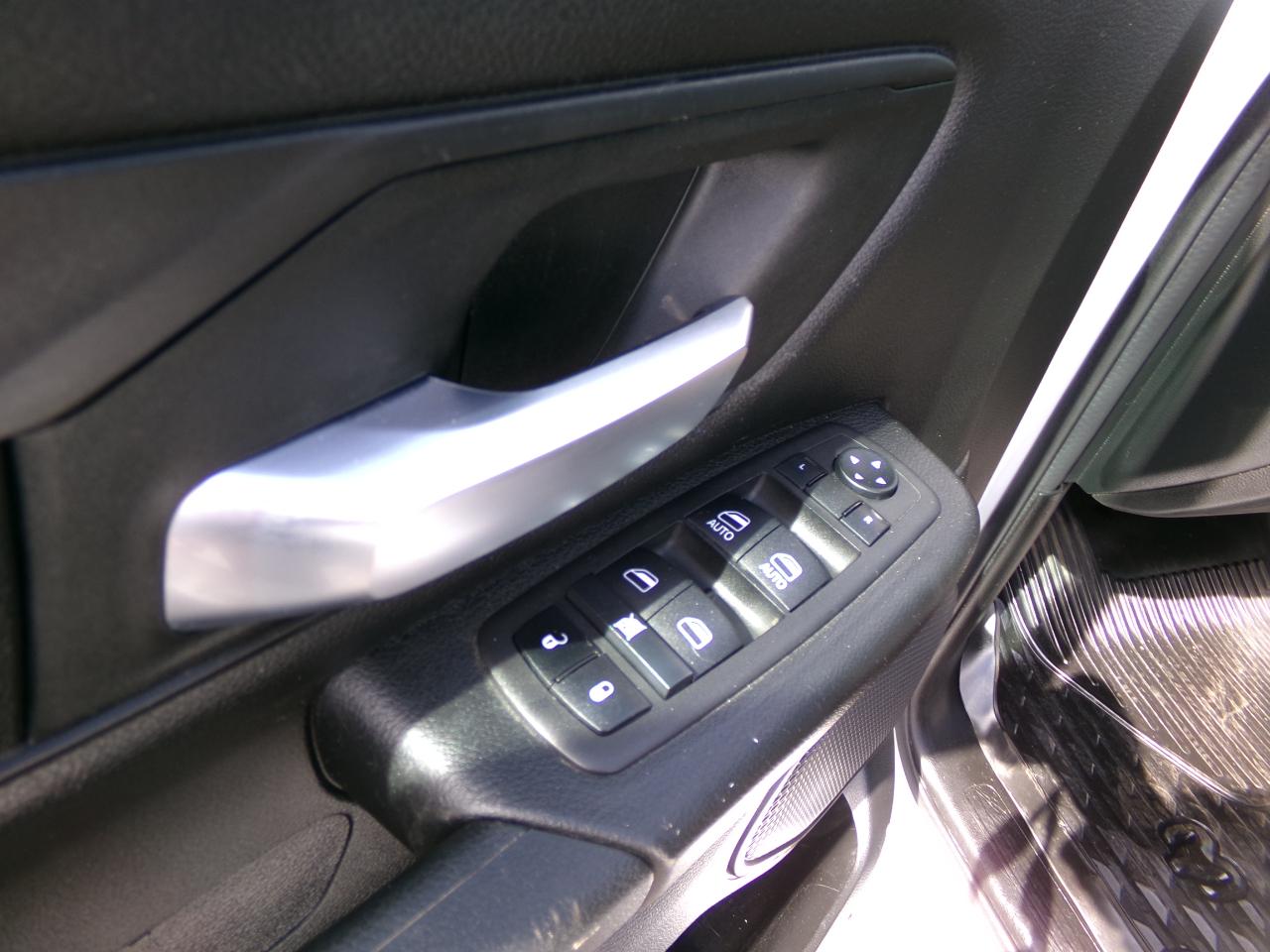 RAM 1500 Tradesman 4x4 Crew Cab 6'4" Box 2023