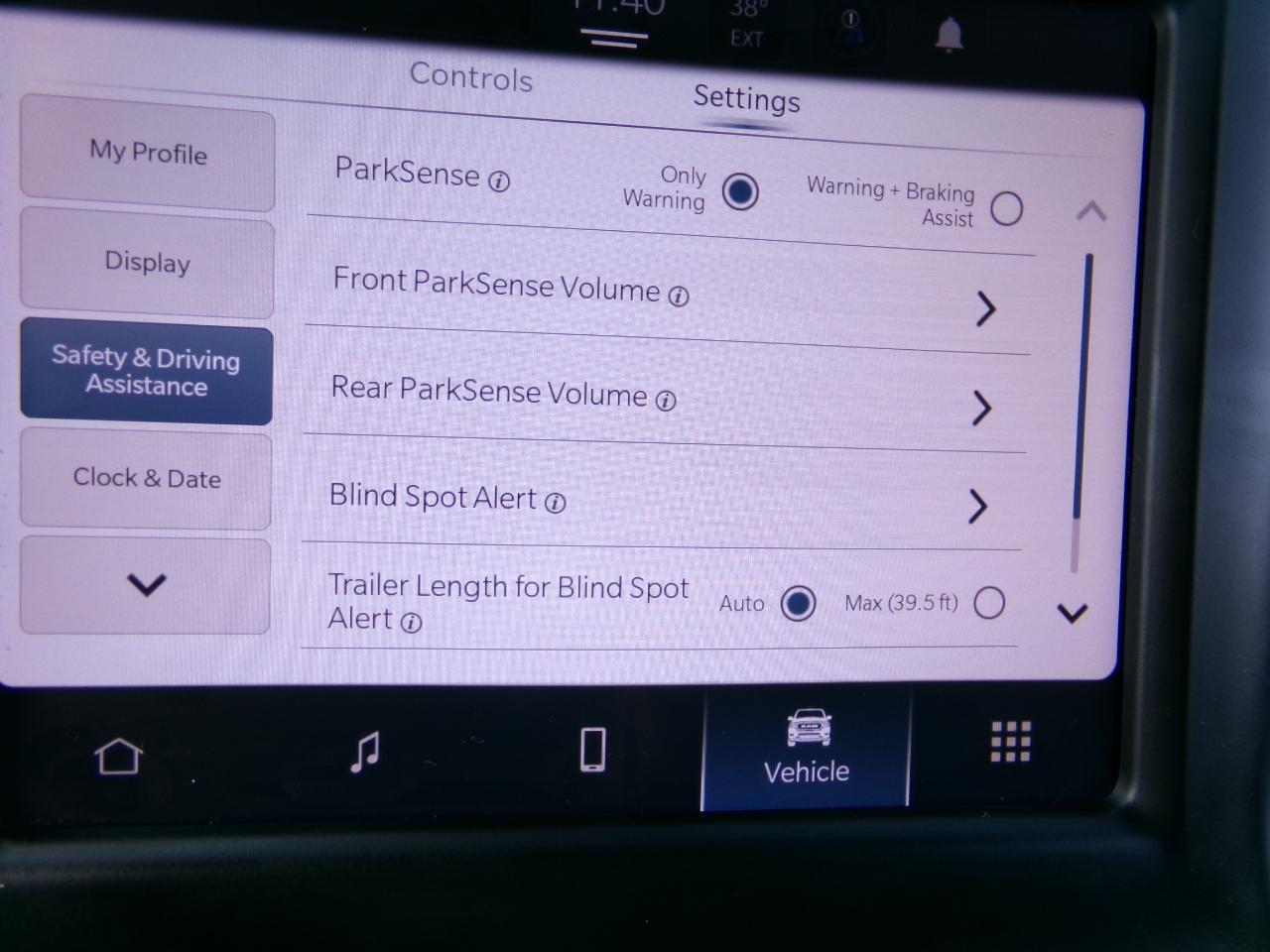 RAM 1500 Tradesman 4x4 Crew Cab 6'4" Box 2023