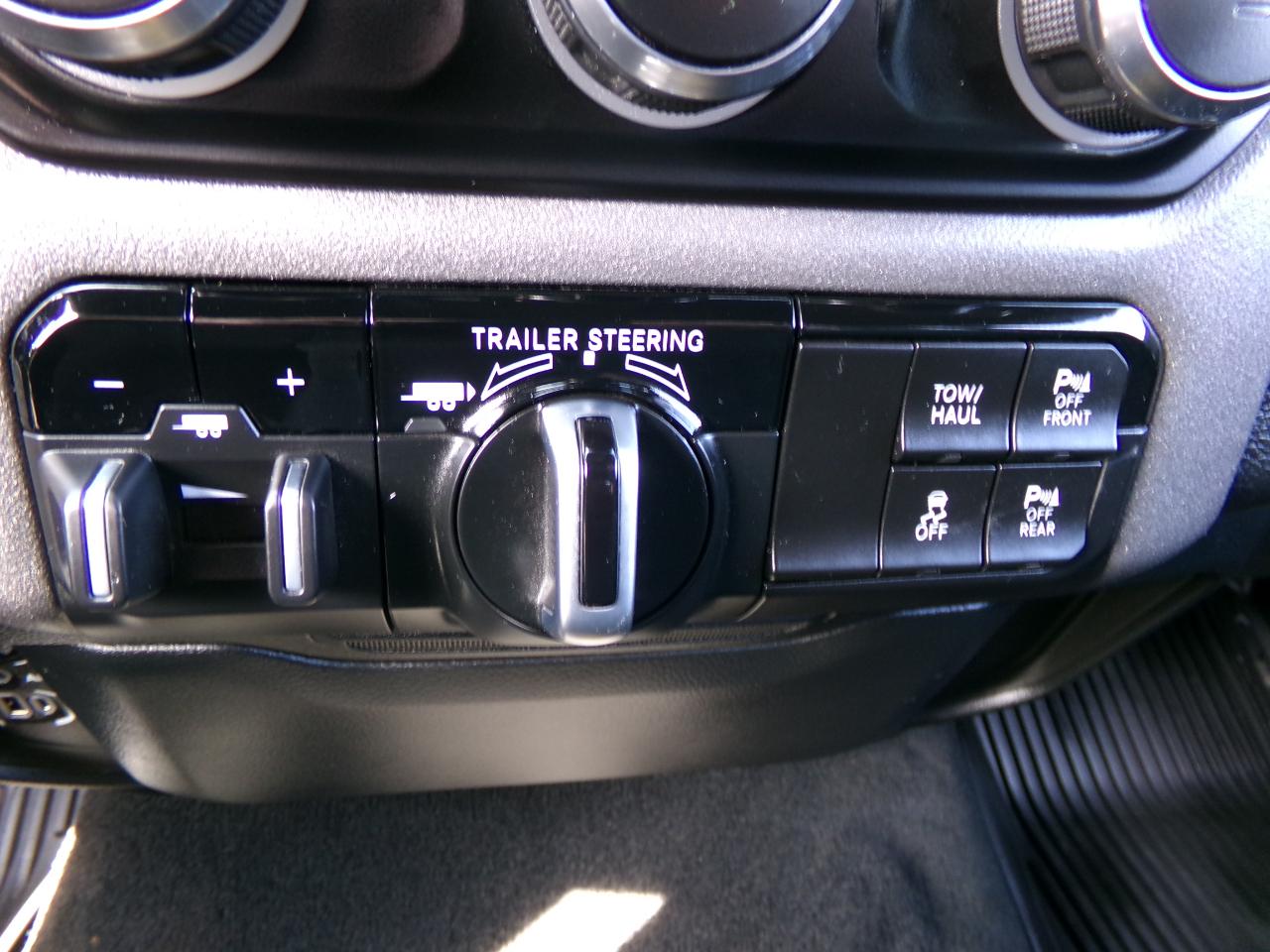 RAM 1500 Tradesman 4x4 Crew Cab 6'4" Box 2023