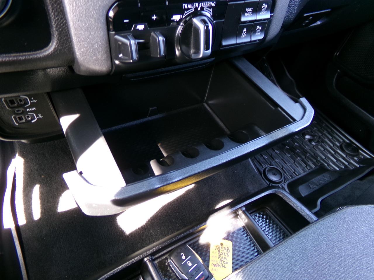 RAM 1500 Tradesman 4x4 Crew Cab 6'4" Box 2023