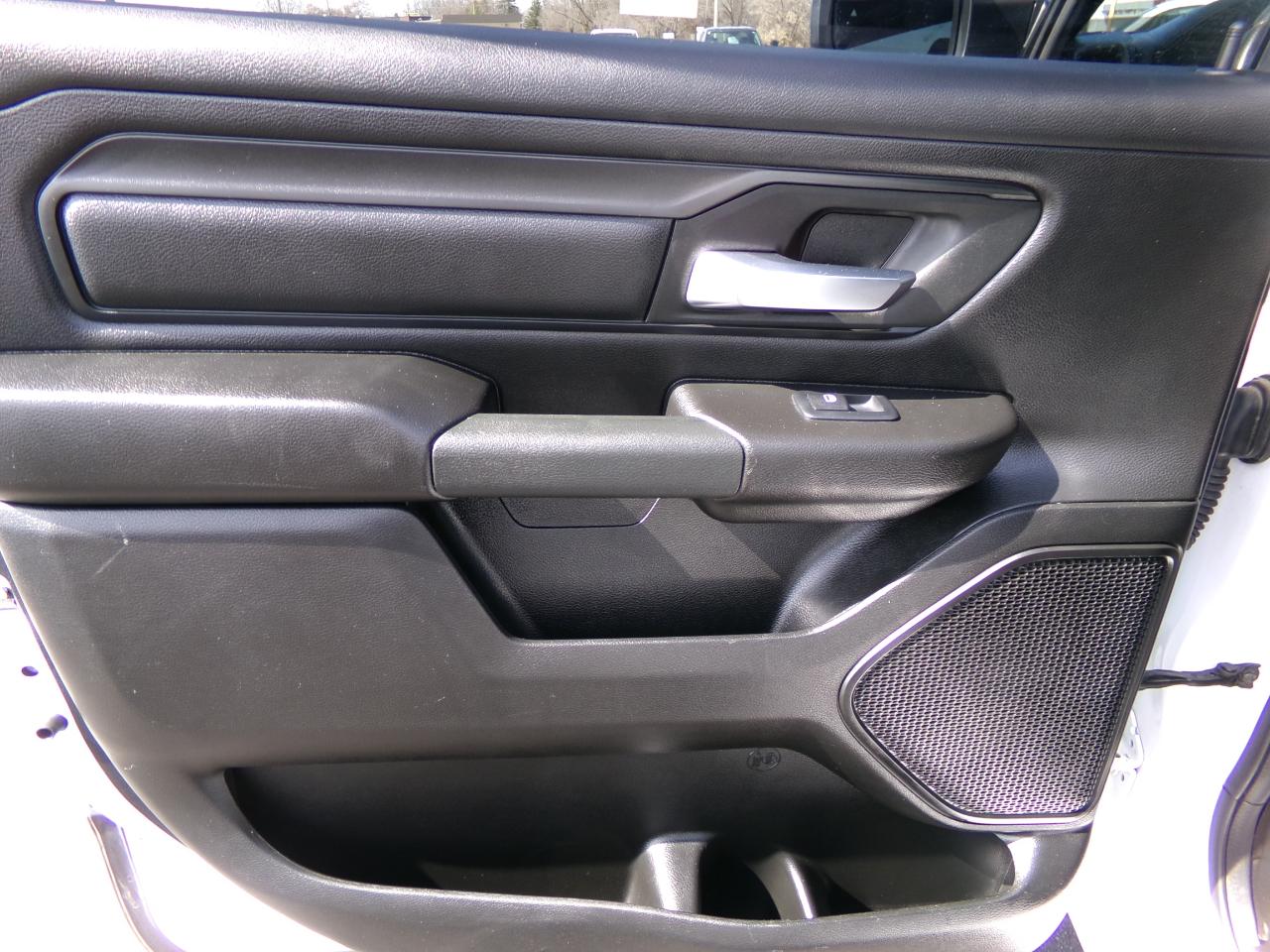 RAM 1500 Tradesman 4x4 Crew Cab 6'4" Box 2023