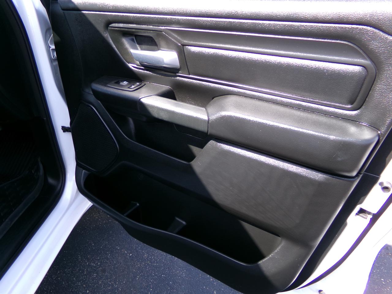 RAM 1500 Tradesman 4x4 Crew Cab 6'4" Box 2023