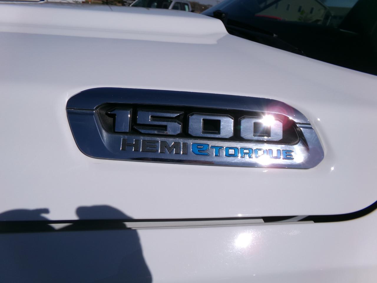 RAM 1500 Tradesman 4x4 Crew Cab 6'4" Box 2023