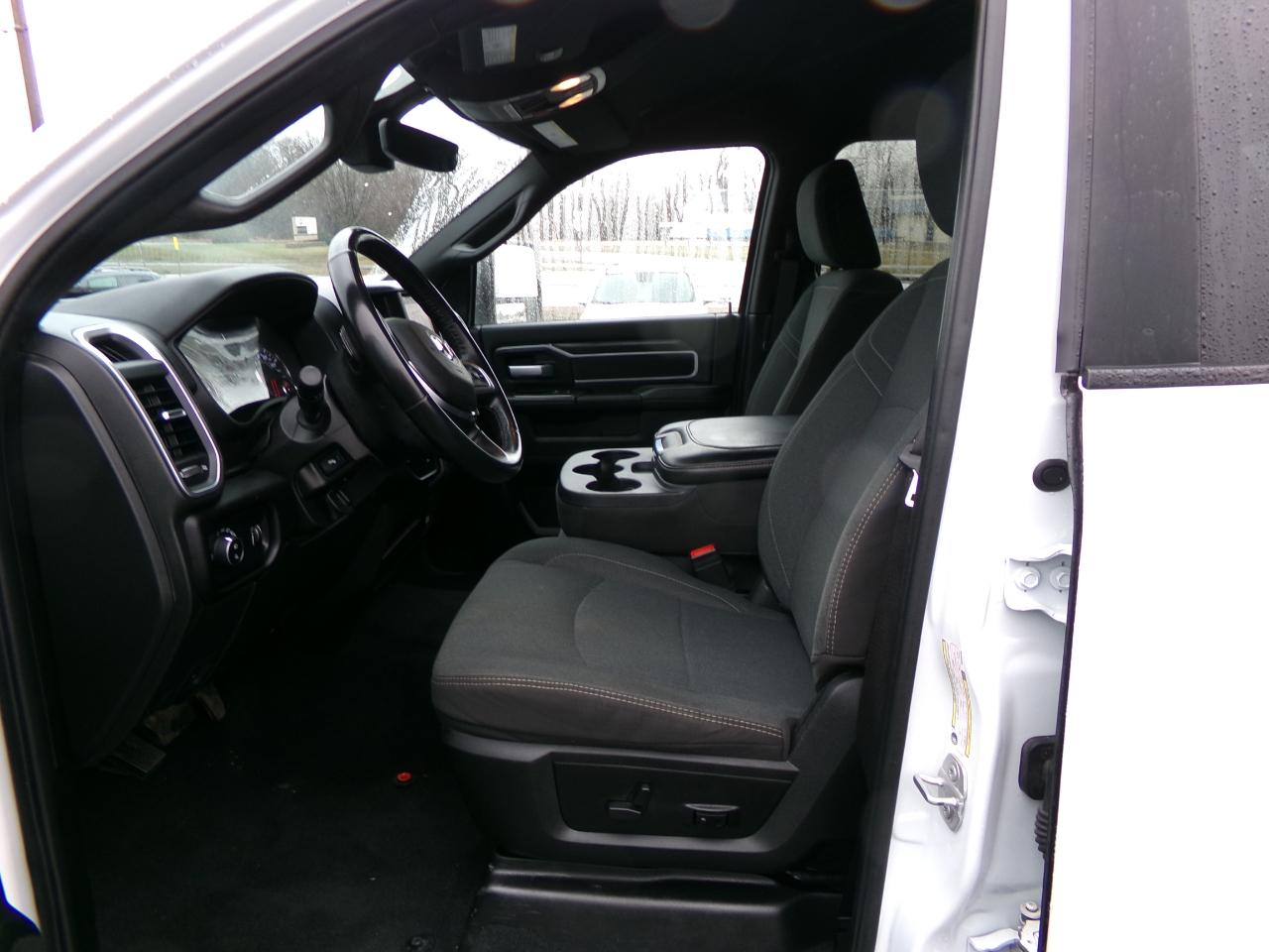 RAM 3500 Lone Star 4x4 Crew Cab 6'4" Box 2024