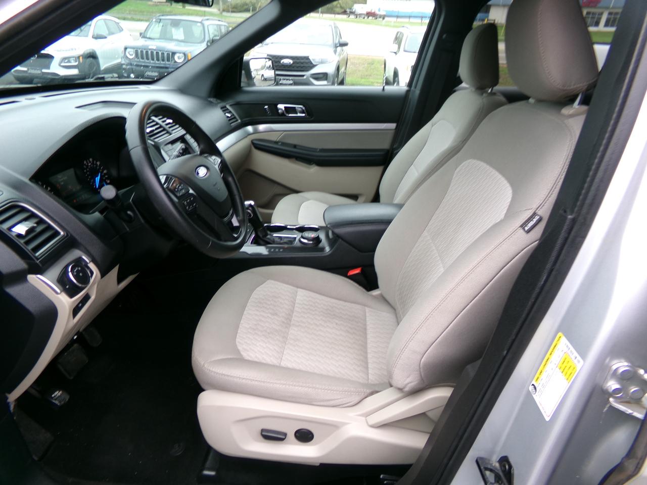 Ford Explorer Base 4WD 2019