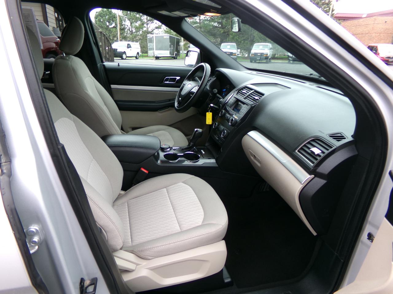 Ford Explorer Base 4WD 2019