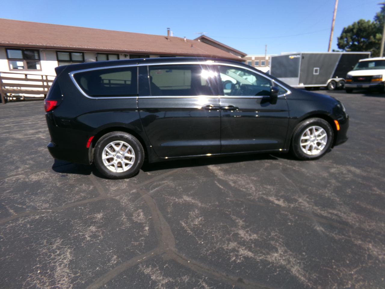 Chrysler Voyager LX FWD 2022