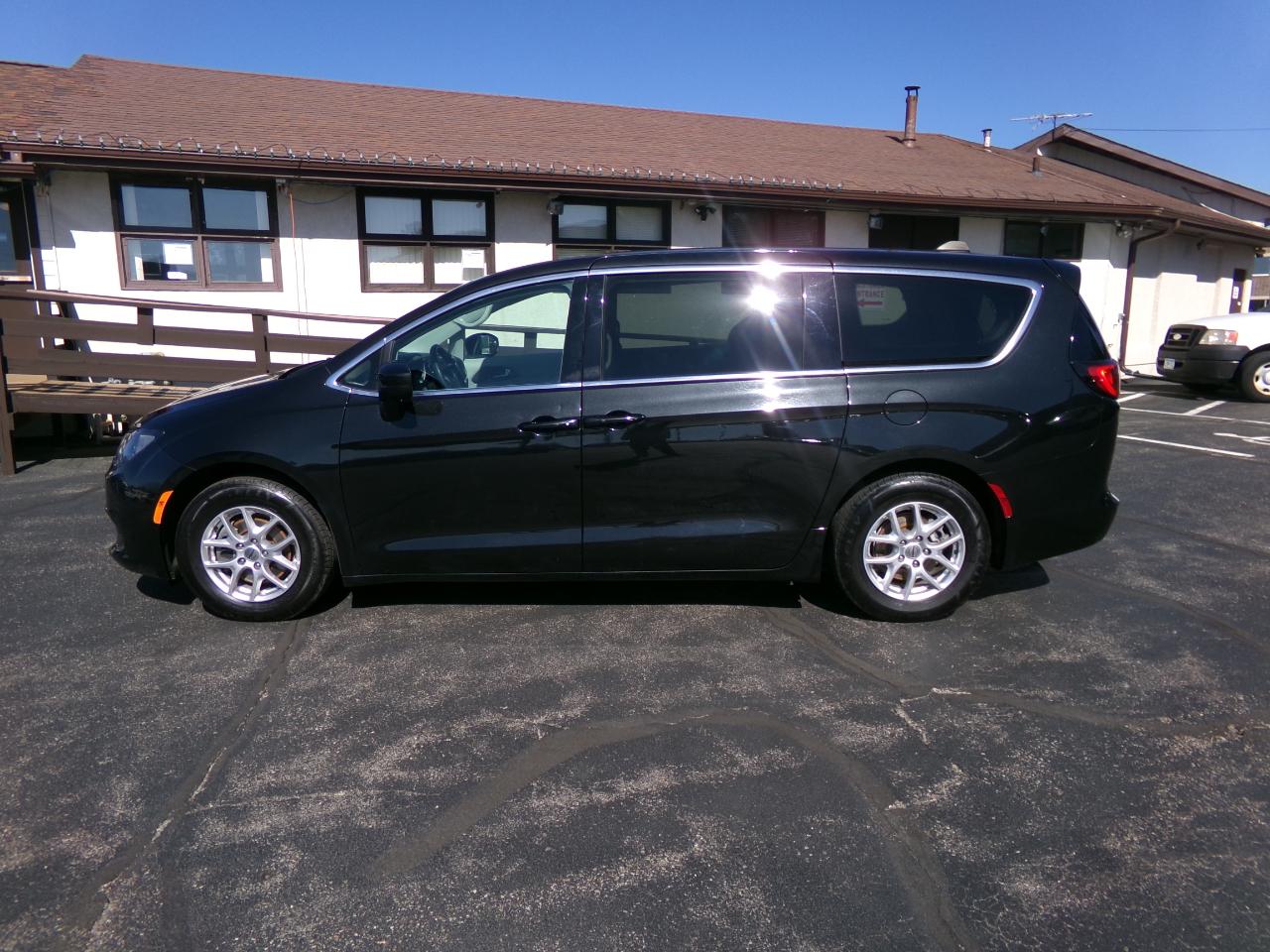 Chrysler Voyager LX FWD 2022