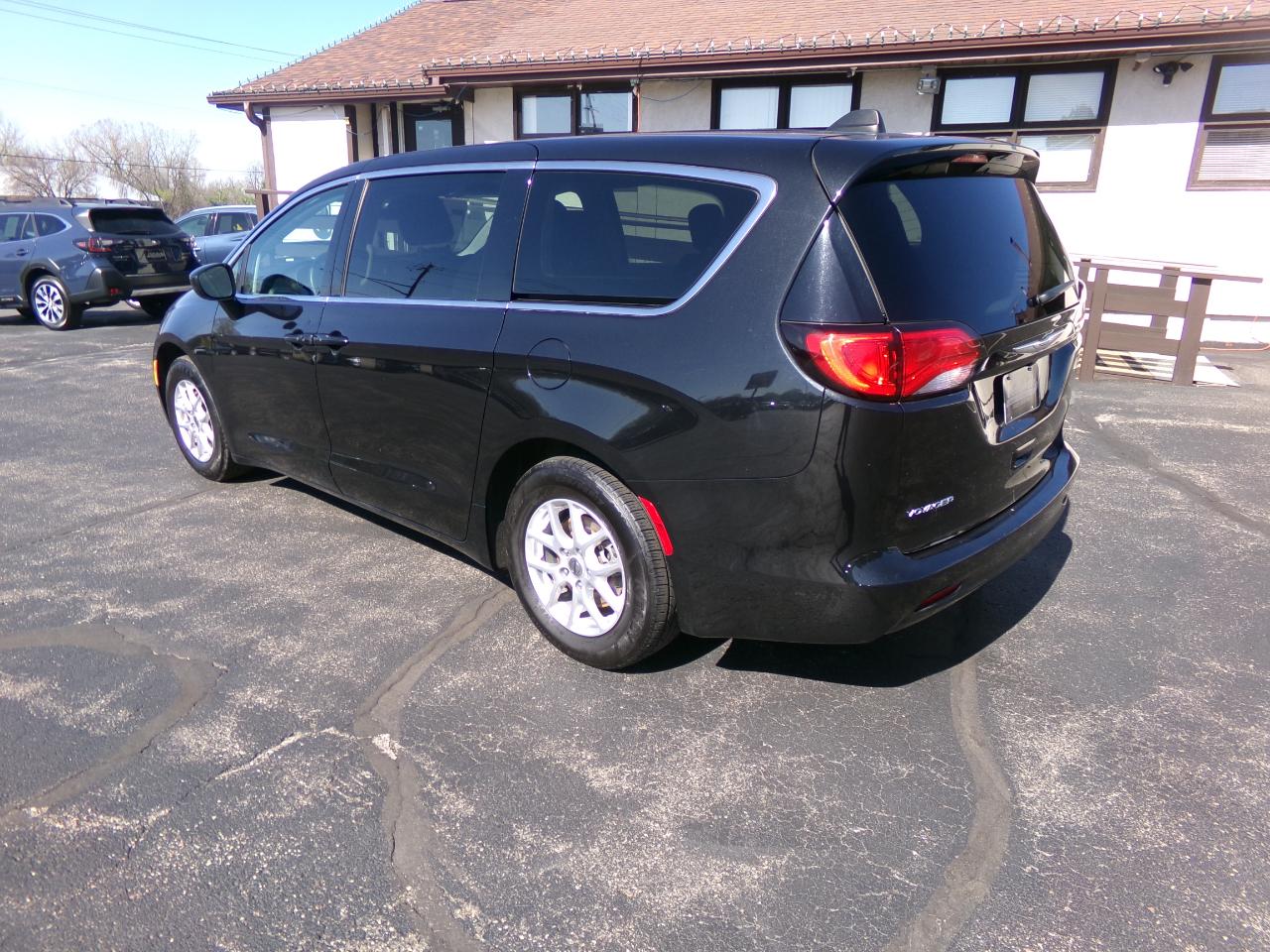 Chrysler Voyager LX FWD 2022