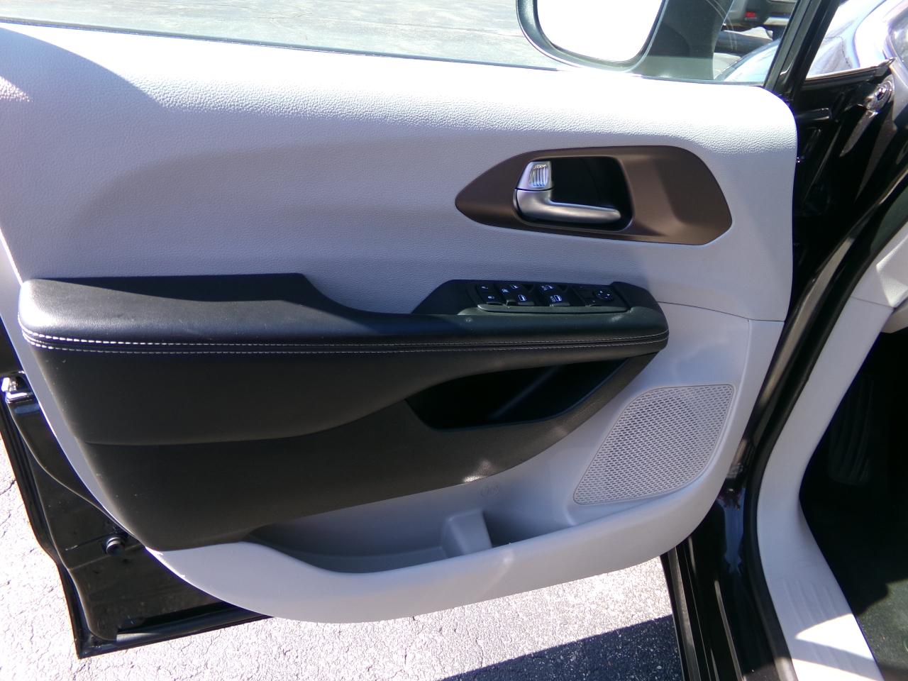 Chrysler Voyager LX FWD 2022