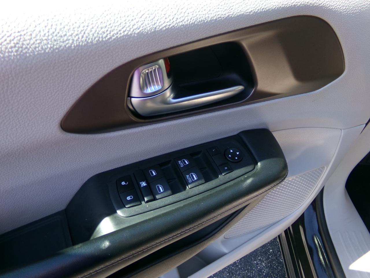 Chrysler Voyager LX FWD 2022