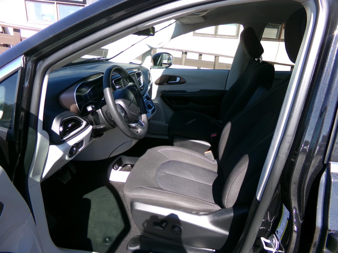 Chrysler Voyager LX FWD 2022