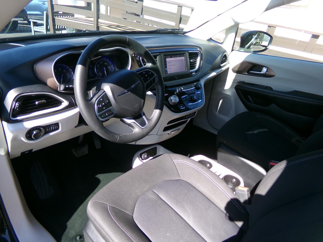 Chrysler Voyager LX FWD 2022