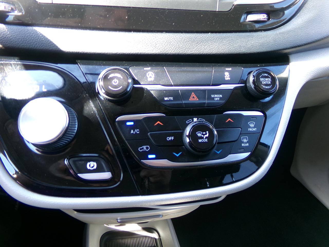 Chrysler Voyager LX FWD 2022