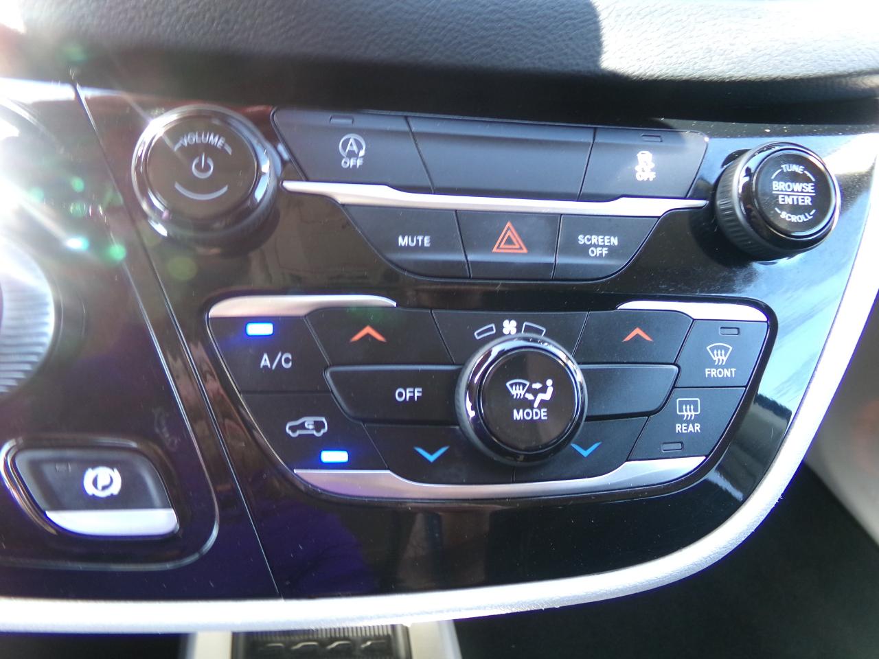 Chrysler Voyager LX FWD 2022