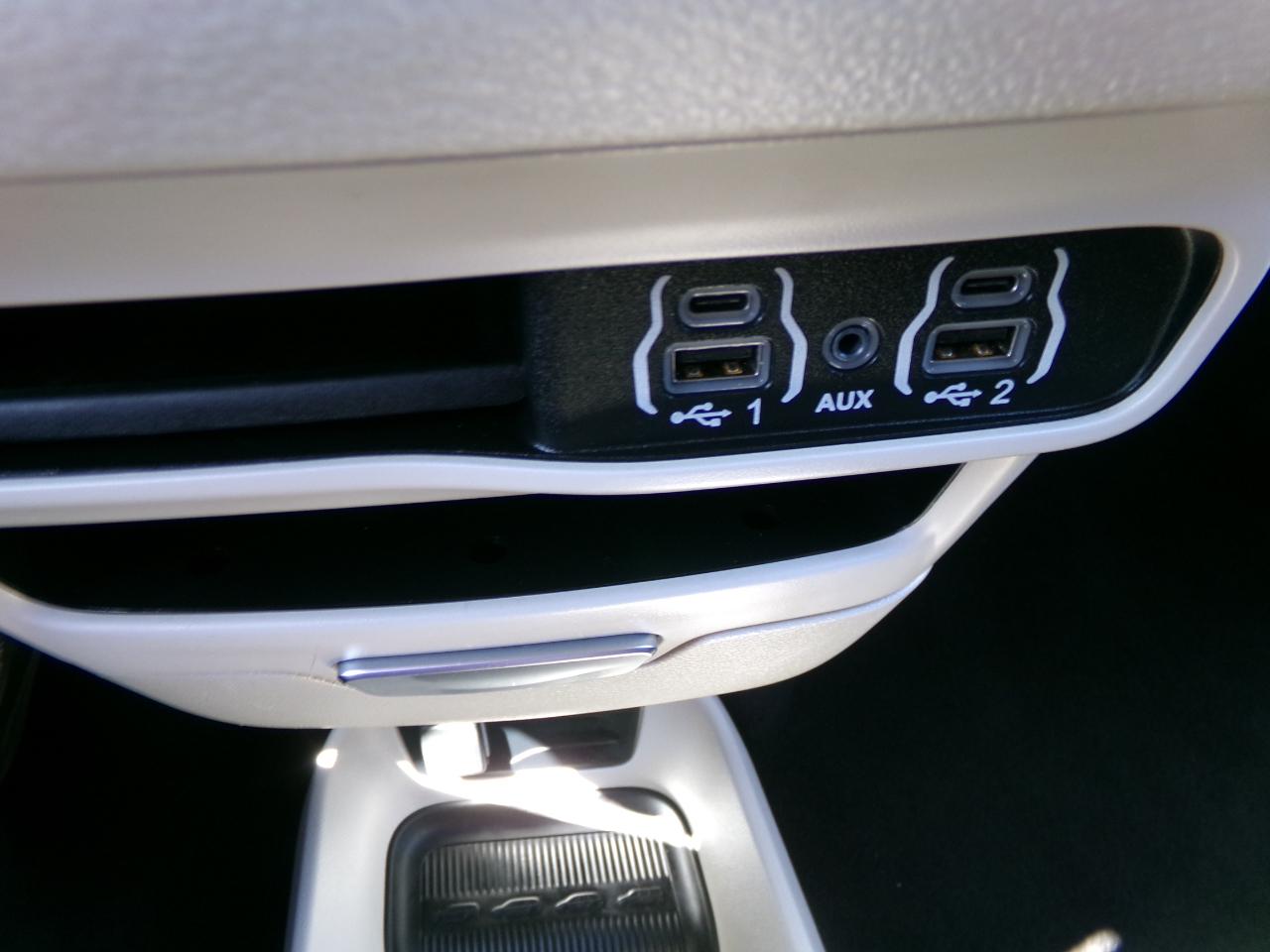 Chrysler Voyager LX FWD 2022