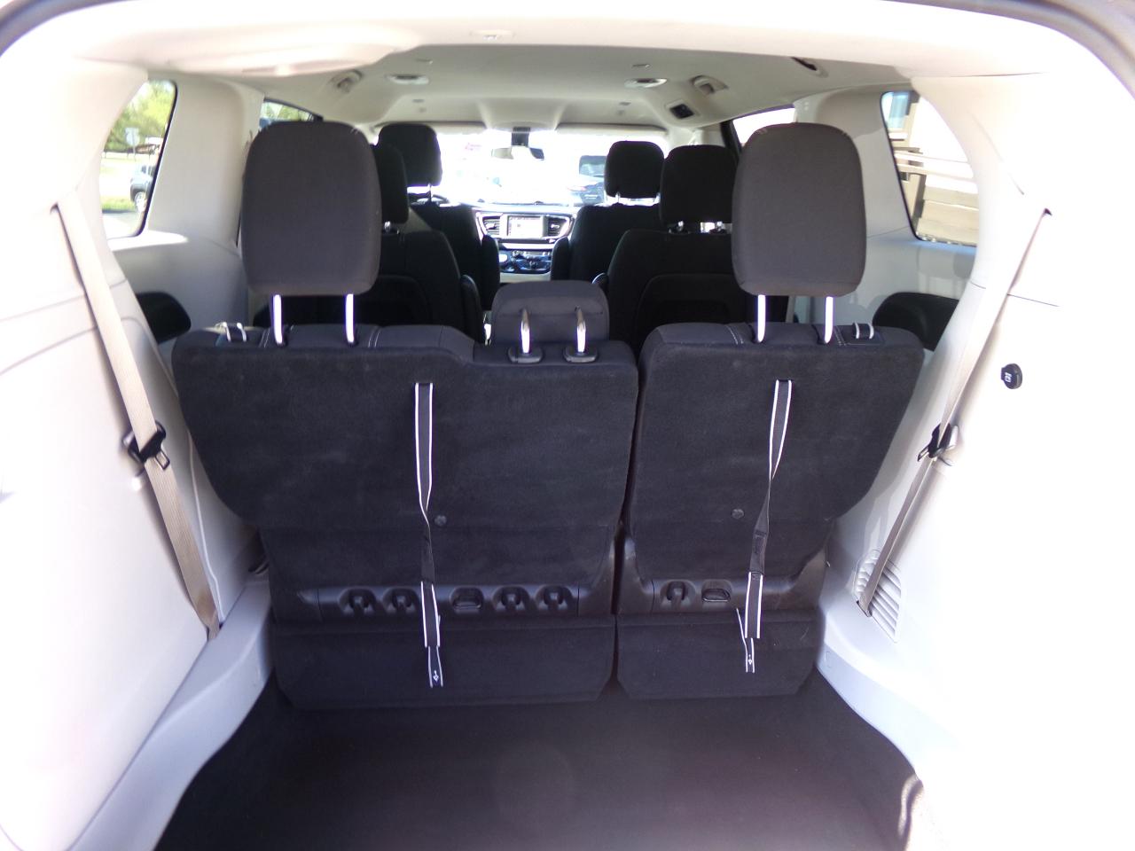 Chrysler Voyager LX FWD 2022