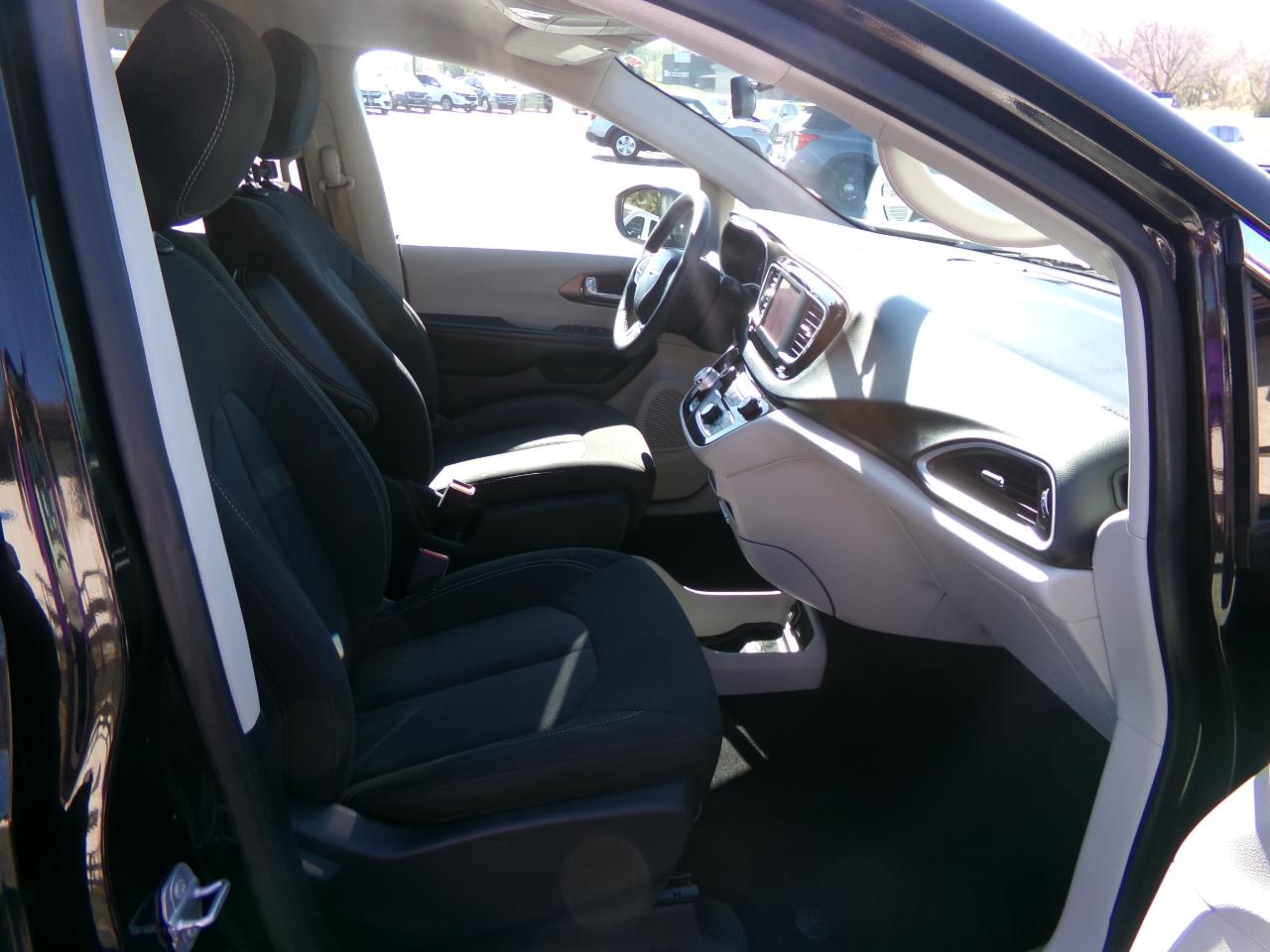 Chrysler Voyager LX FWD 2022