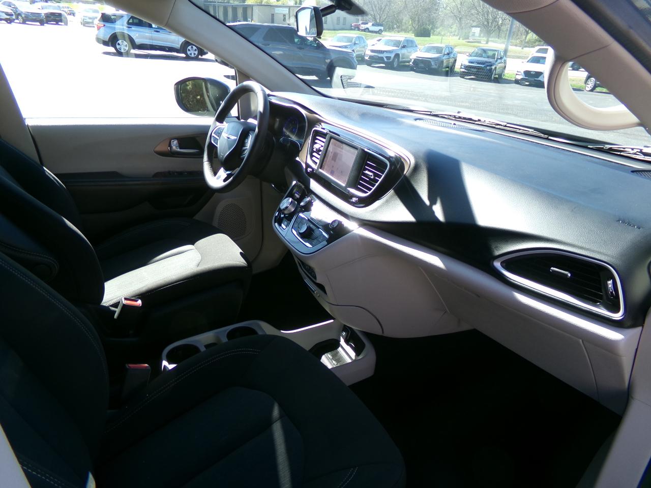 Chrysler Voyager LX FWD 2022