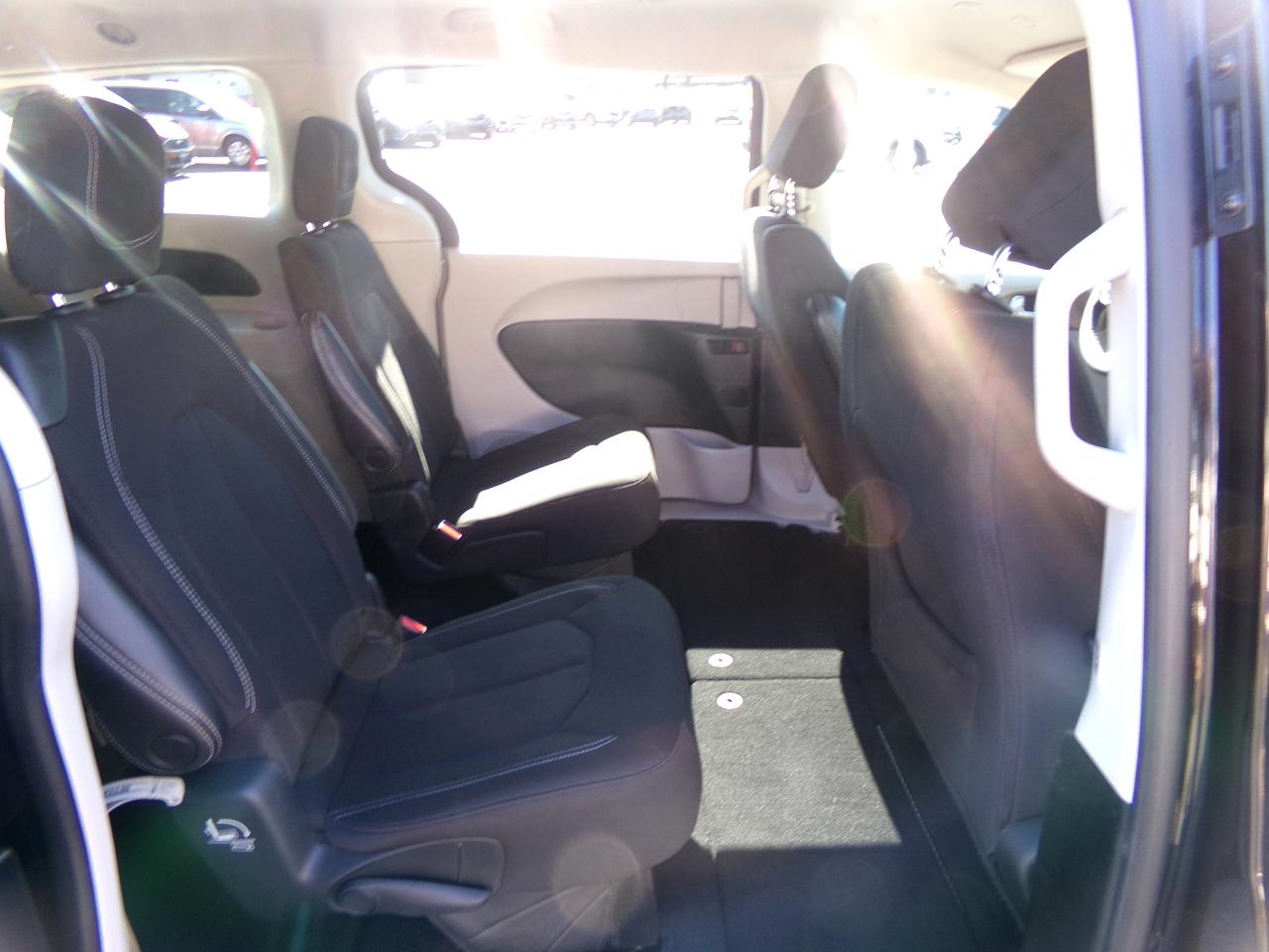 Chrysler Voyager LX FWD 2022