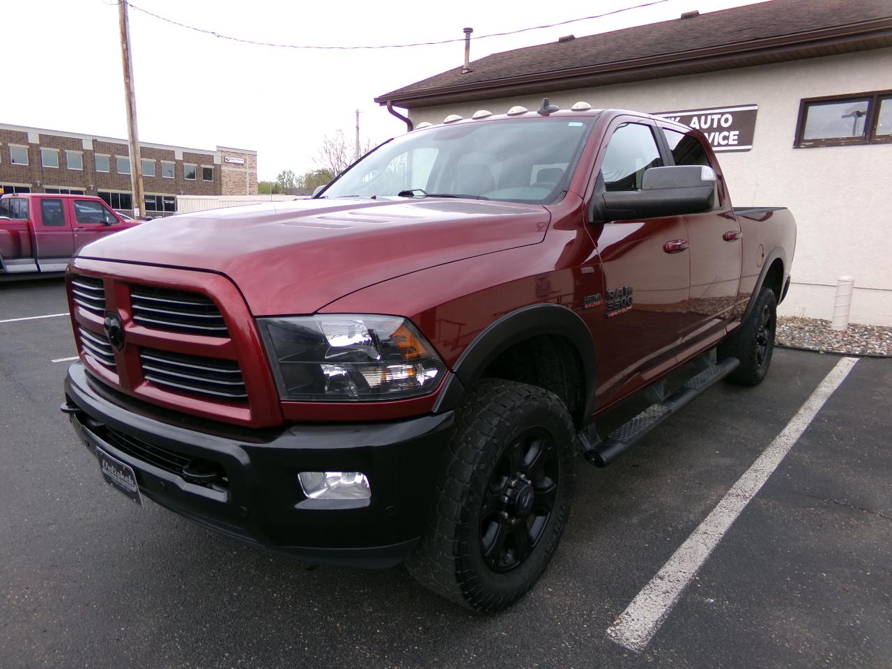 RAM 3500 Big Horn 4x4 Crew Cab 6'4" Box 2017