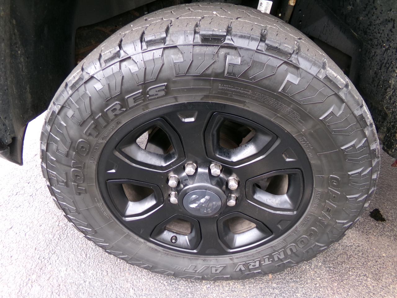 RAM 3500 Big Horn 4x4 Crew Cab 6'4" Box 2017