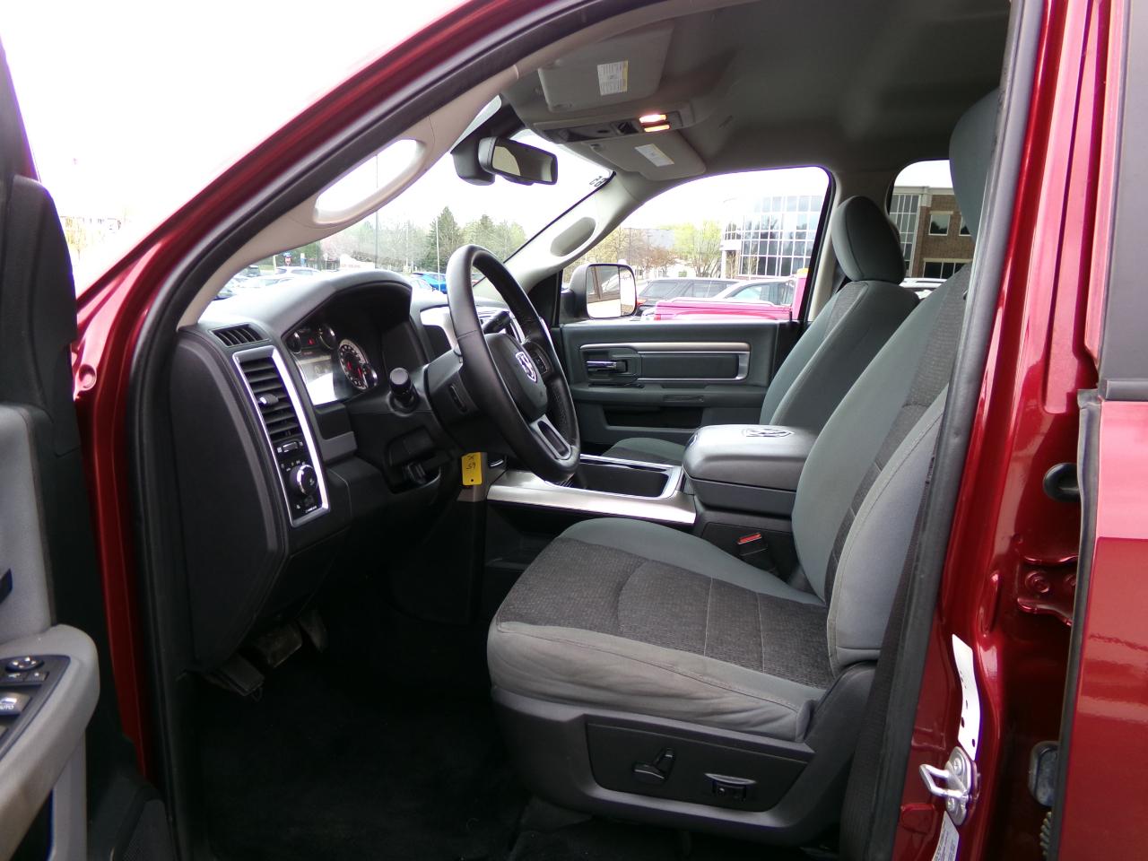 RAM 3500 Big Horn 4x4 Crew Cab 6'4" Box 2017