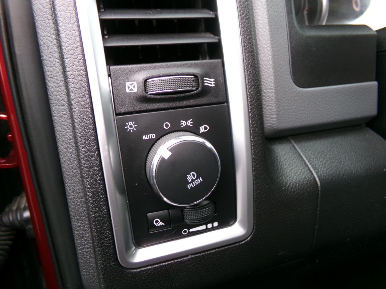 RAM 3500 Big Horn 4x4 Crew Cab 6'4" Box 2017