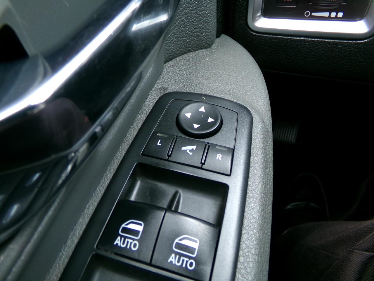 RAM 3500 Big Horn 4x4 Crew Cab 6'4" Box 2017