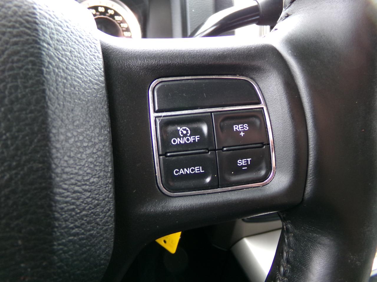 RAM 3500 Big Horn 4x4 Crew Cab 6'4" Box 2017