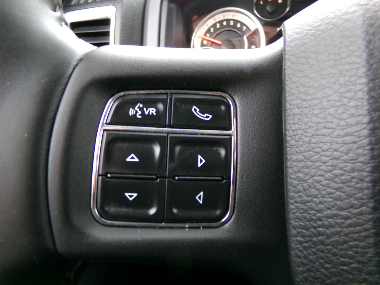 RAM 3500 Big Horn 4x4 Crew Cab 6'4" Box 2017