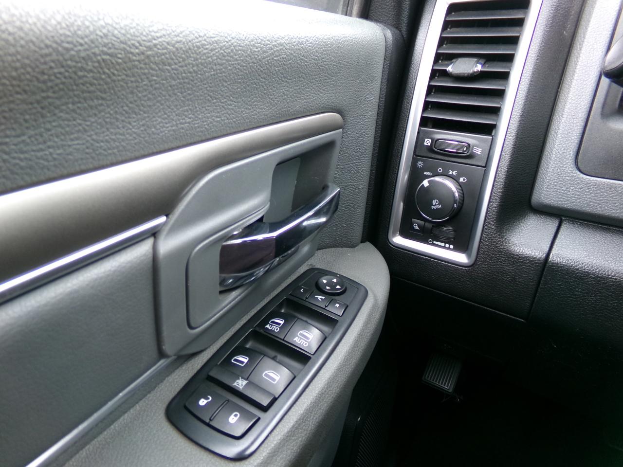 RAM 3500 Big Horn 4x4 Crew Cab 6'4" Box 2017