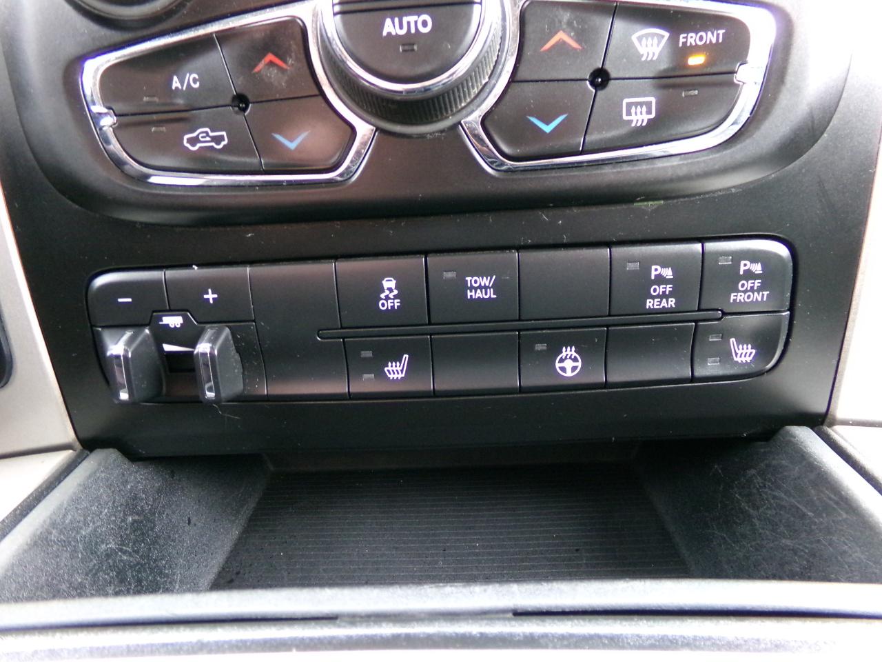 RAM 3500 Big Horn 4x4 Crew Cab 6'4" Box 2017