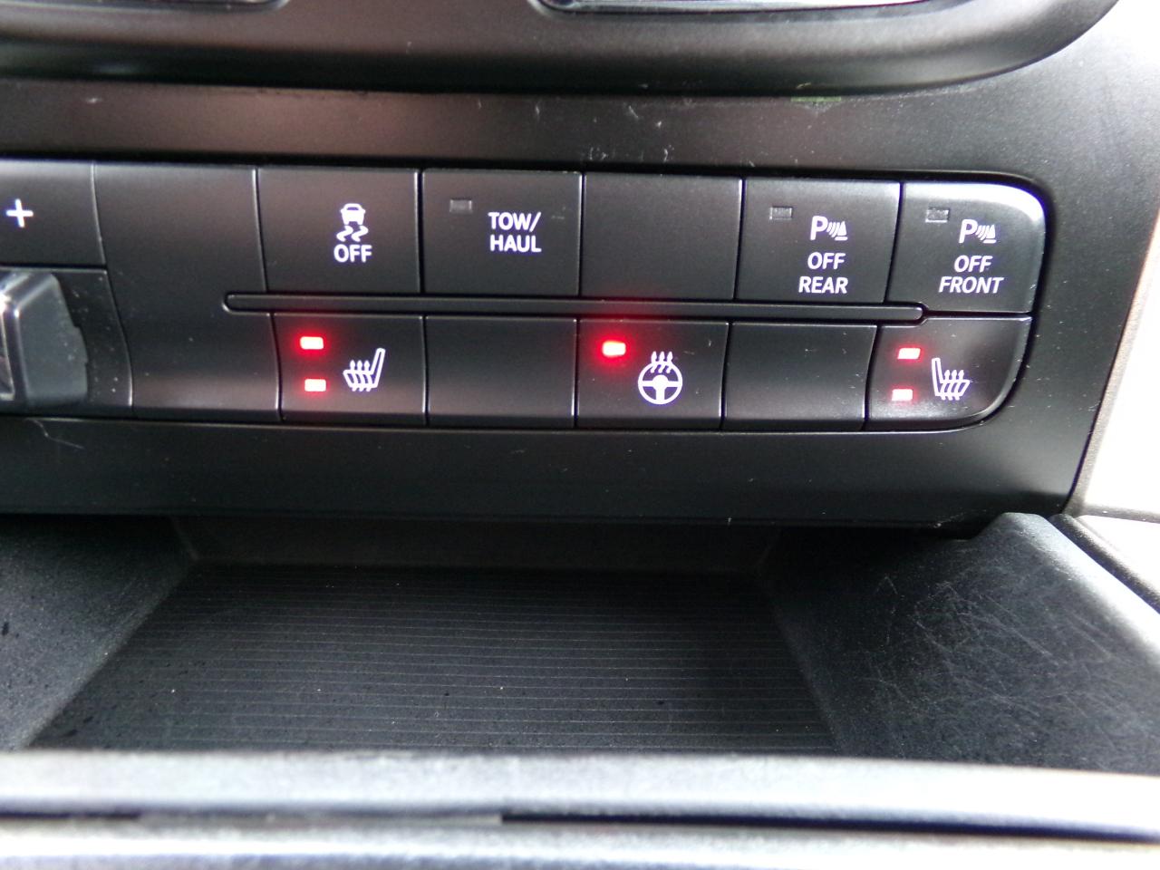 RAM 3500 Big Horn 4x4 Crew Cab 6'4" Box 2017