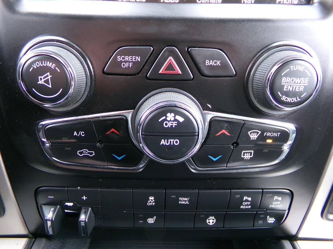 RAM 3500 Big Horn 4x4 Crew Cab 6'4" Box 2017