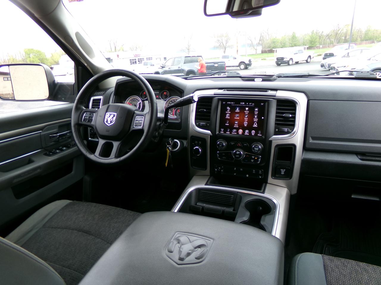 RAM 3500 Big Horn 4x4 Crew Cab 6'4" Box 2017