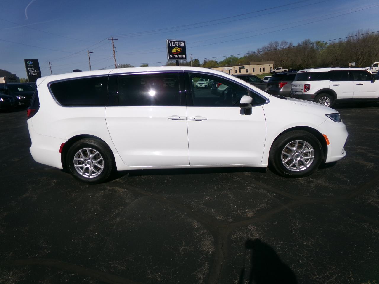Chrysler Pacifica Touring FWD 2023