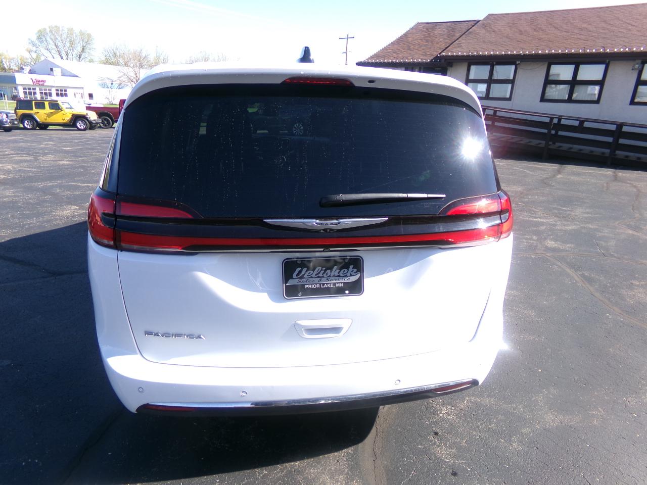 Chrysler Pacifica Touring FWD 2023