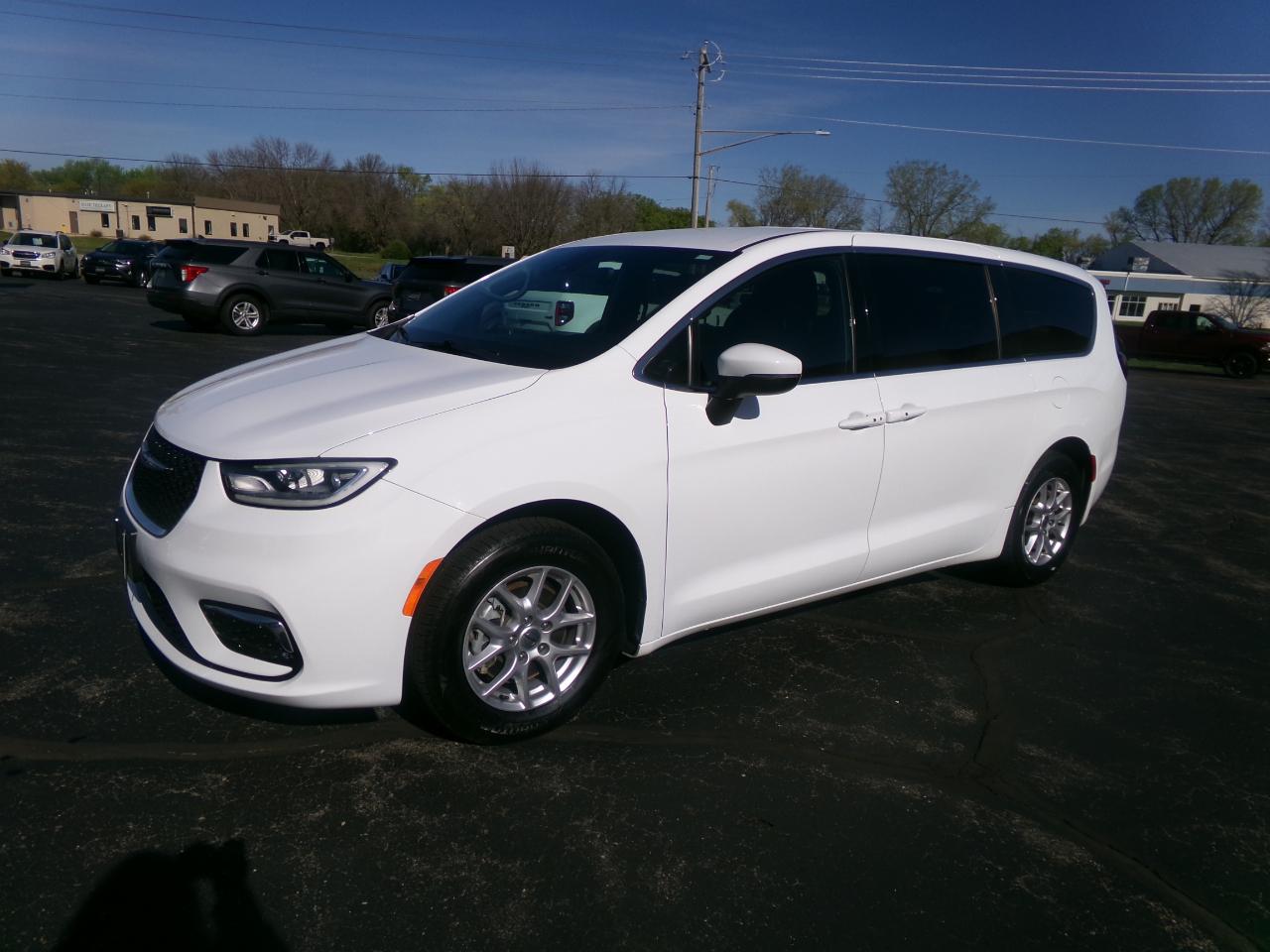 Chrysler Pacifica Touring FWD 2023