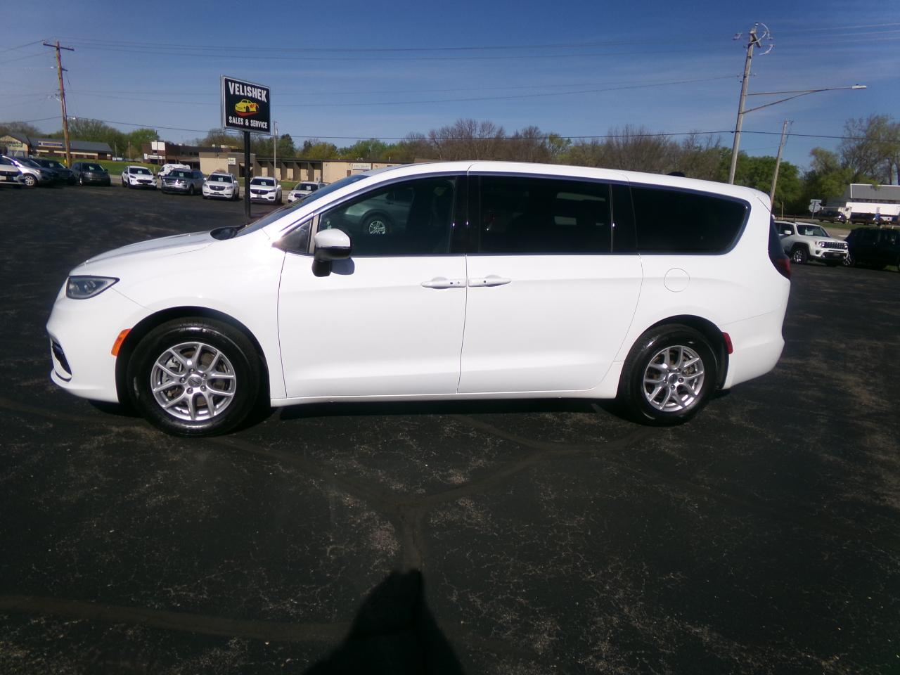 Chrysler Pacifica Touring FWD 2023