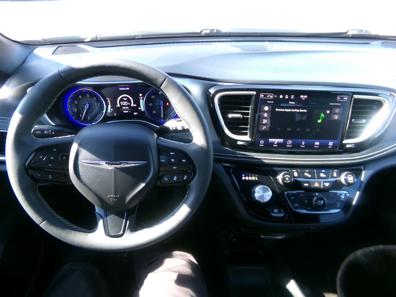 Chrysler Pacifica Touring FWD 2023